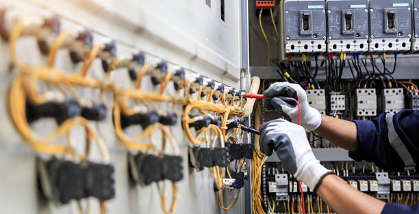 Professional Electrician technician working in Turner, OR